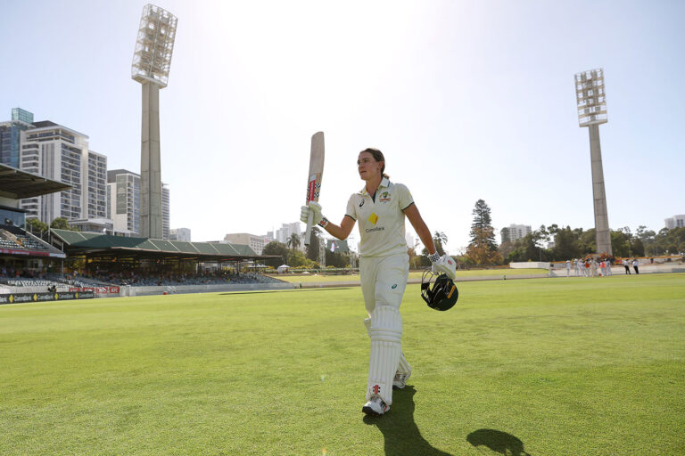 Sutherland's double century overwhelms South Africa before quicks strike