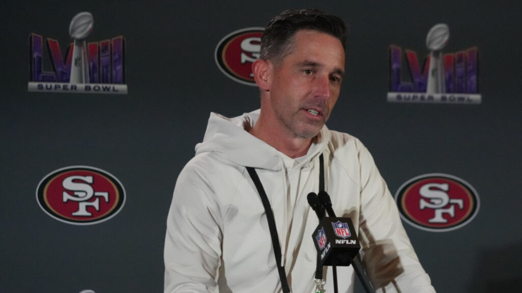 49ers' Kyle Shanahan called Bill Belichick about defensive coordinator job