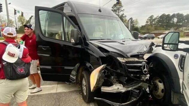 After South Carolina team van crash, Nathan Franks details accident and injury that will sideline him through SECs