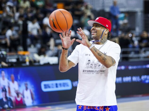 Allen Iverson’s and Steph Curry’s Influences. Plus, Giving Flowers to Isaiah Thomas.