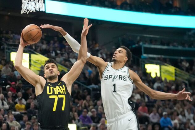 An all-around team performance helped the Spurs defeat Jazz