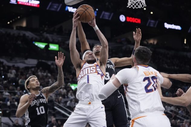 Booker scores 32 points and Suns never trail in steamrolling Spurs 131-106