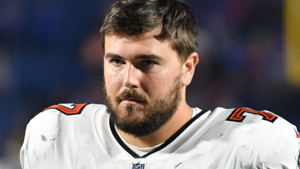 Bucs Re-Sign Offensive Tackle