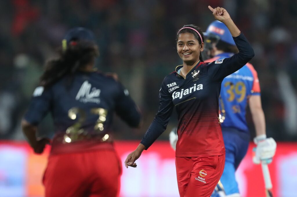 Capitals bat with Kapp back; RCB hand debut to Pokharkar among three changes