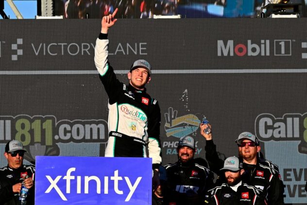 Chandler Smith wins Phoenix Xfinity race after Allgaier's shock exit