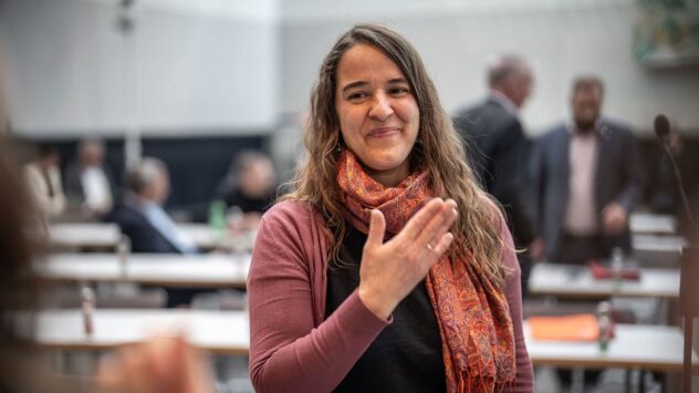 Deaf lawmaker welcomed to German parliament in historic first