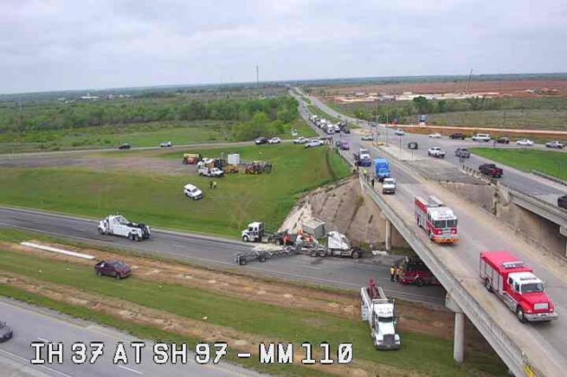 Driver killed in crash with big rig in Atascosa County