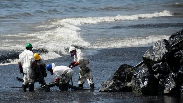 Dutch forces deployed to Caribbean territory hit by major oil spill