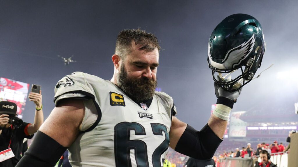 Eagles' Kelce tearfully retires after 13 seasons