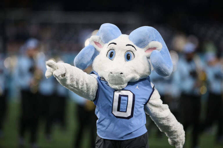 FanDuel North Carolina Promo Code: Get $250 with $5 cash bet, $200 elsewhere