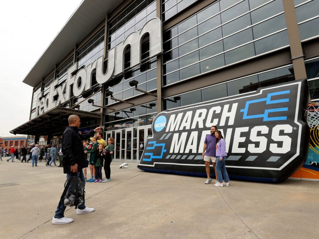 Friday Night NCAA and NBA Betting Preview and Favorite Future Bets!