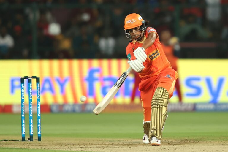 Giants bat with two changes; Mumbai unchanged