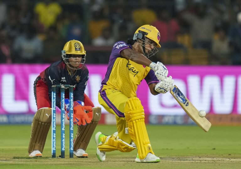 Giants bring in Kashyap for Rana and bat in must-win game