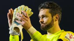 Keeper Gordon, 41, recalled to Scotland squad