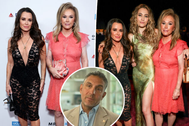Kyle Richards posts photo with sister Kathy Hilton amid drama between Mauricio Umansky and Rick Hilton