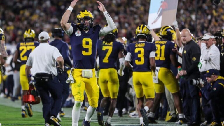 Las Vegas Raiders Need to Gamble at Quarterback