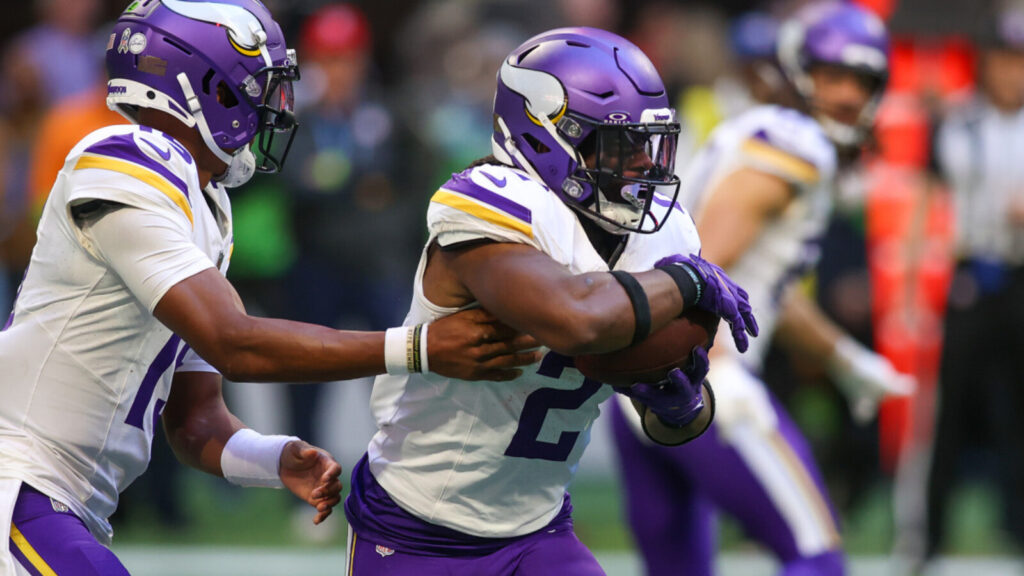 Las Vegas Raiders sign running back Alexander Mattison during free agency