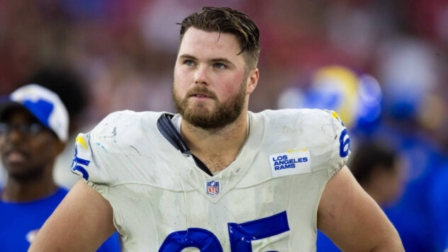 Longtime Rams center joins NFC North squad