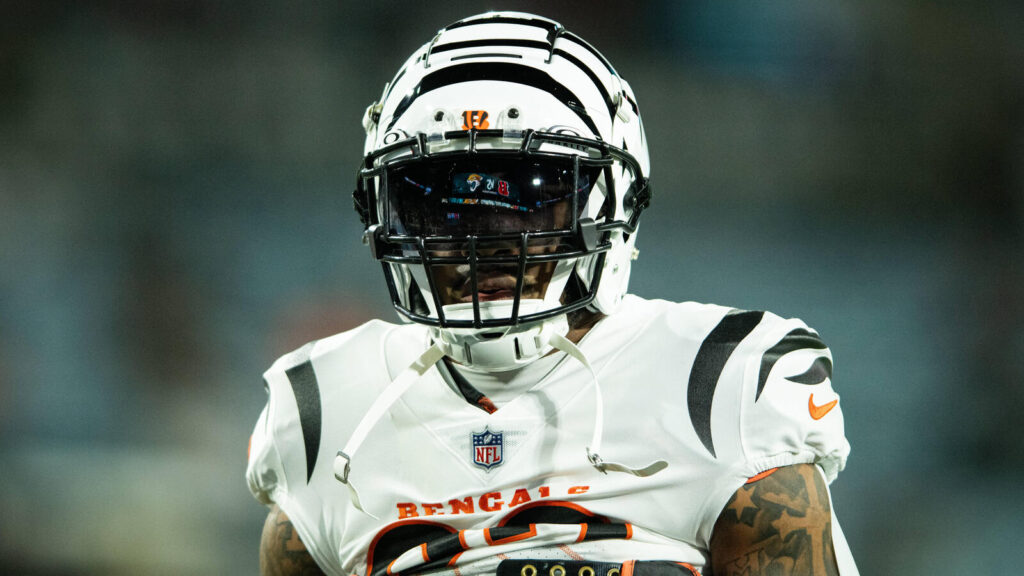 Los Angeles Rams Potentially Eyeing Familiar Face To Add Grit To Defensive Backfield