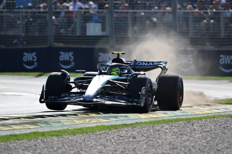Mercedes' F1 set-up changes "massively backfired" - Wolff