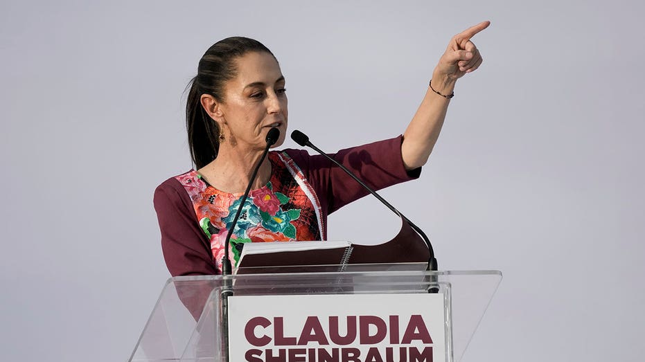 Mexico's presidential candidates sign peace commitment with Catholic church leaders