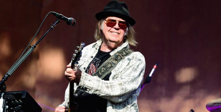 Neil Young to Return Music to Spotify, Accuses Streaming Services of Hosting Disinformation