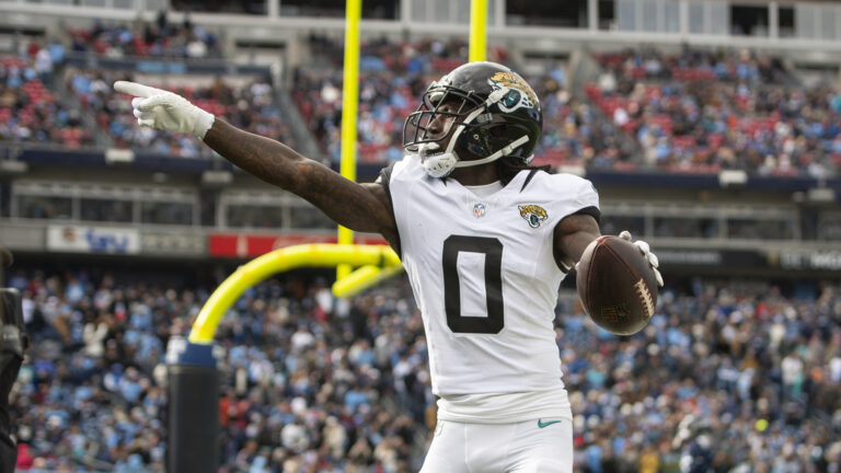 NFL analyst suggests Patriots target star wide receiver in free agency