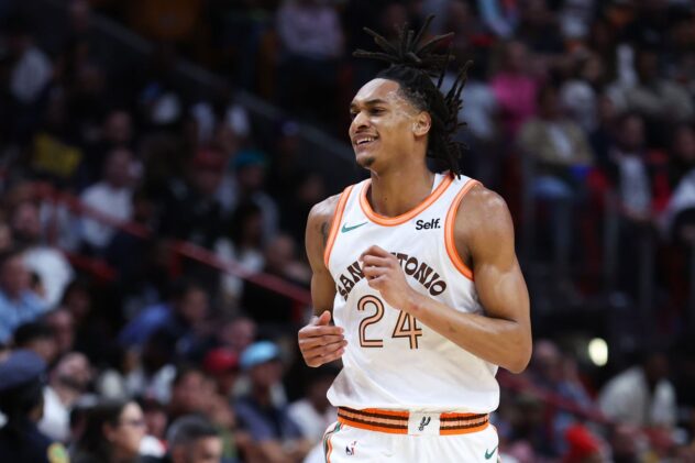 Open Thread: Devin Vassell scores 3,000th point