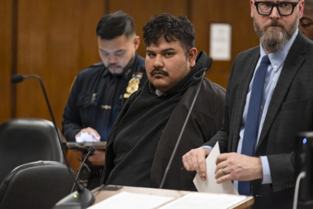 Parolee who maimed ex’s legs in NYC subway shove had removed ankle monitor before attack: officials