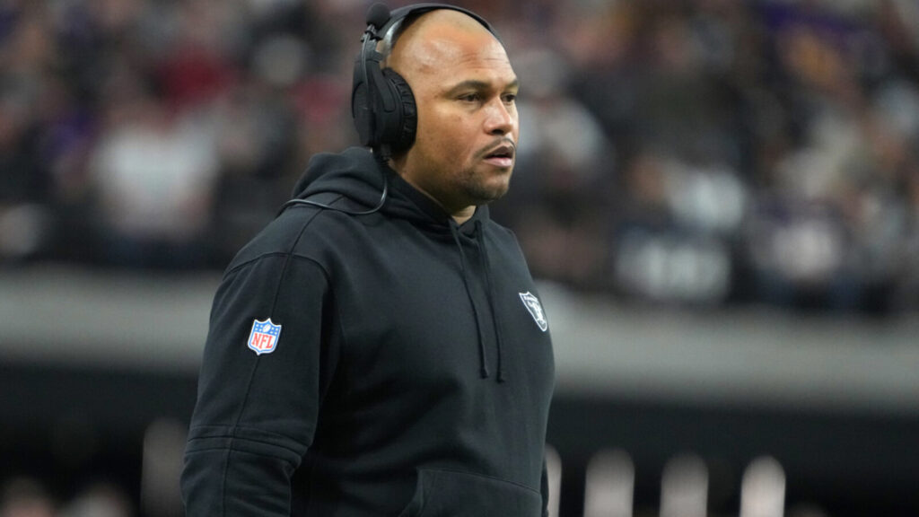 Raiders HC Antonio Pierce keeps it real when asked about what will be missed from Amik Robertson