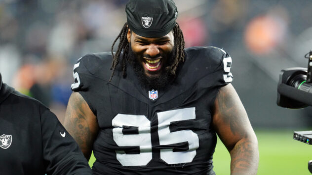 Raiders re-sign John Jenkins, filling a hole at defensive tackle that will give them one of the best DL in the NFL