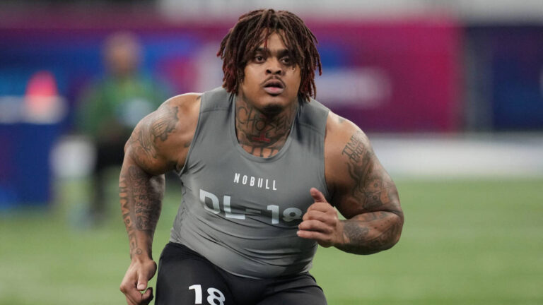 Rams aim to replace future Hall of Famer in new mock draft