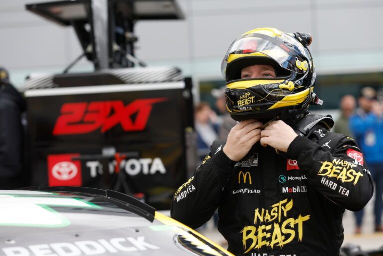 Reddick laments "stupid mistakes" in loss to Larson at Vegas