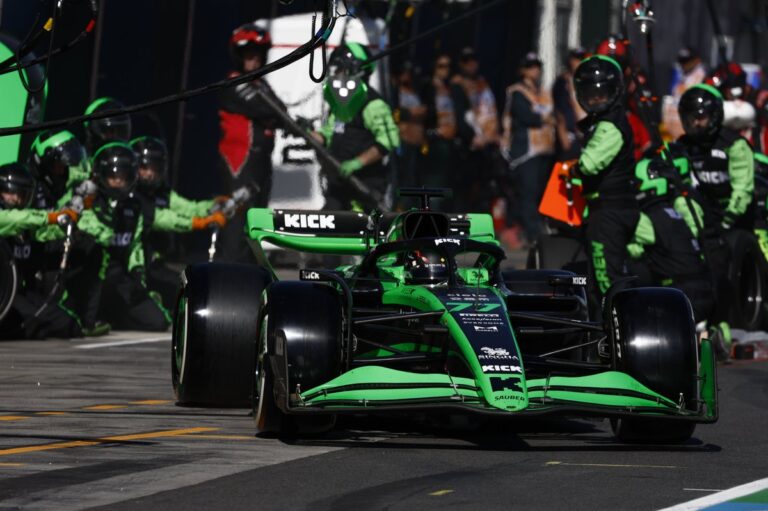 Sauber: "Important" to apologise to Bottas for F1 pitstop issues