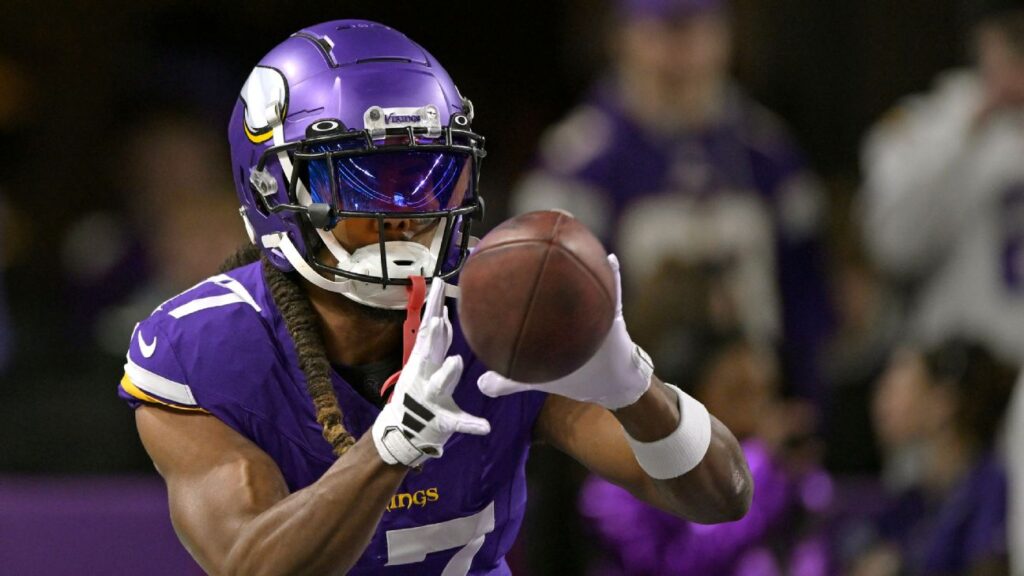 Source: Pats, ex-Vikes WR Osborn agree to deal