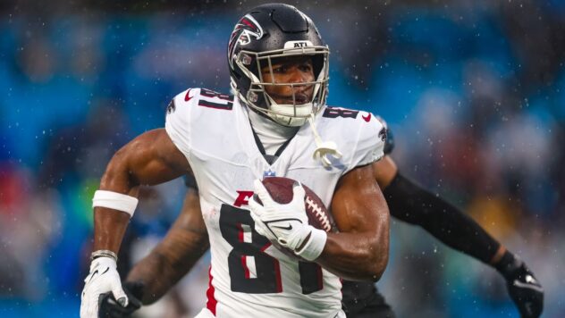 Source: TE Smith, Dolphins agree to 2-year deal