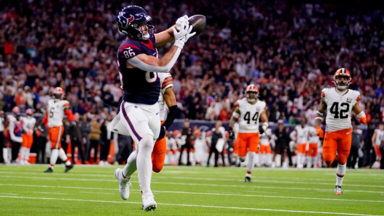 Source: Texans keep TE Schultz with 3-year deal