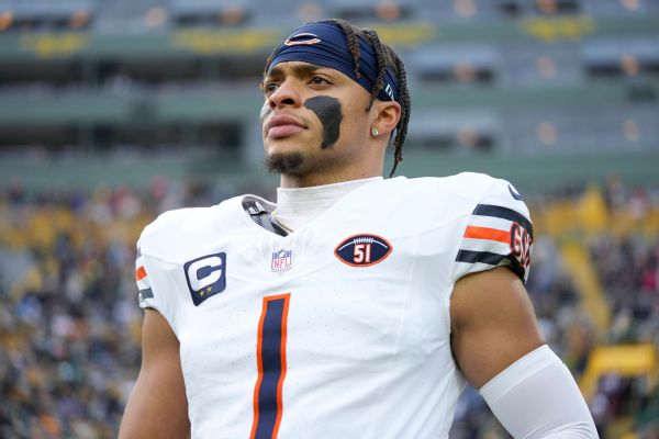 Sources: Bears trading Justin Fields to Steelers