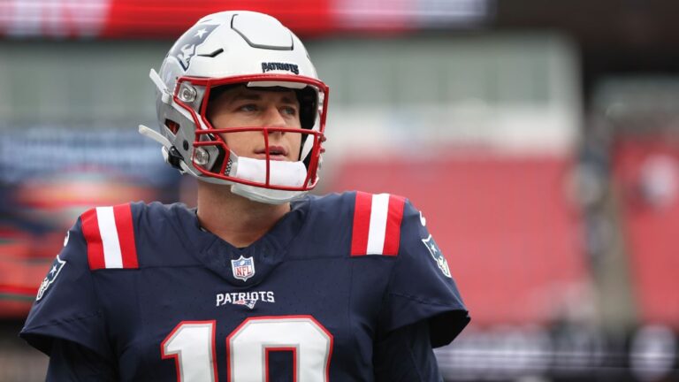 Sources: Patriots to trade QB Jones to Jaguars