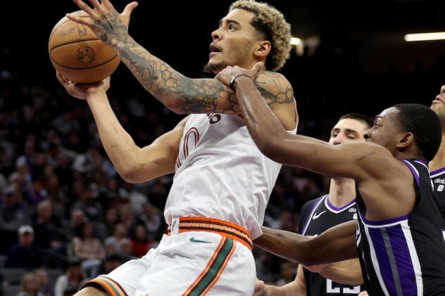 Spurs battled for 47 minutes in last-minute loss to Kings