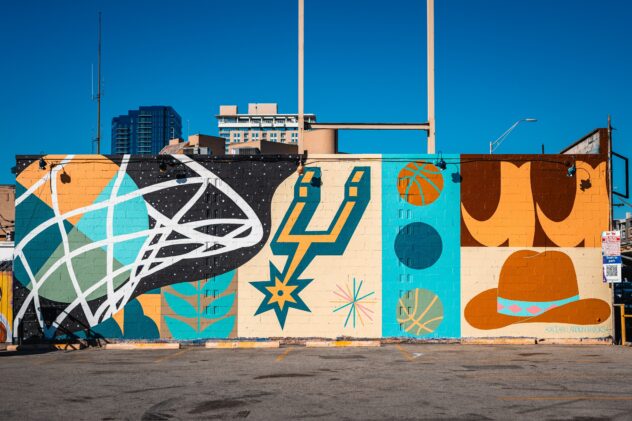 Spurs unveil mural in Austin ahead of games in I-35 series