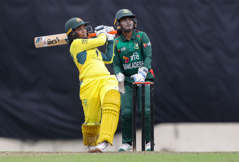 Sutherland, King and Gardner put Australia 1-0 up after comfortable win