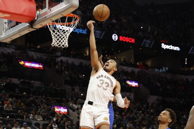 The Spurs used a balanced scoring attack to keep up with the Mavericks