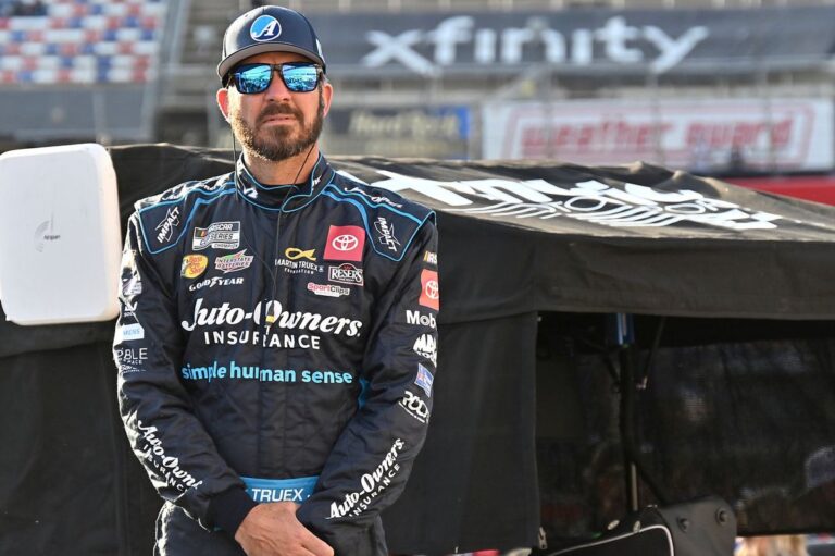 Truex "gave it a hell of an effort" in Bristol loss to Hamlin