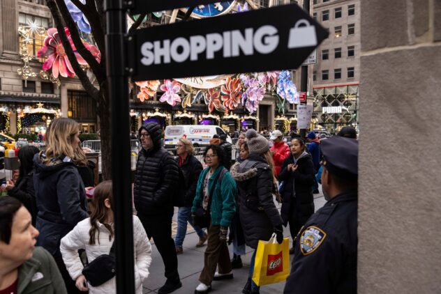 US retail sales to increase between 2.5% and 3.5% in 2024, trade group forecasts