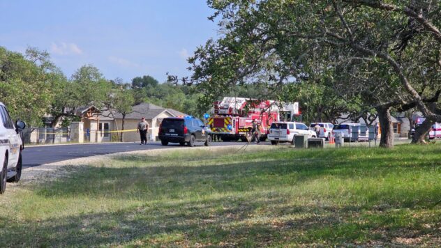 2 killed in helicopter crash in Spring Branch, authorities say