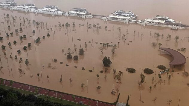 4 dead, 10 missing as torrential rains drench southern China