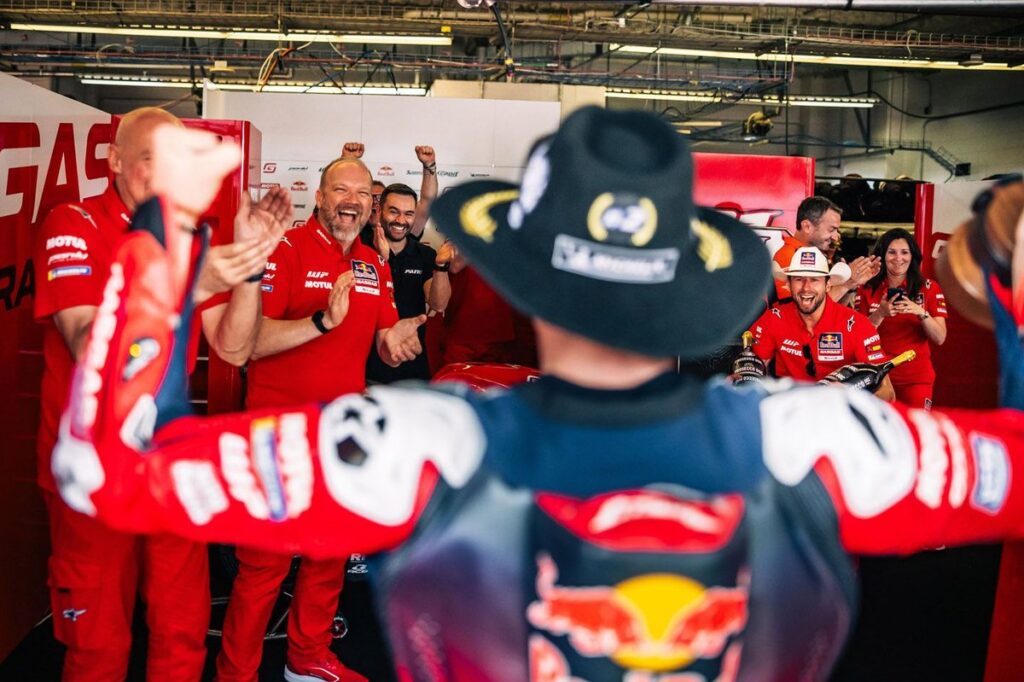 Acosta: MotoGP paddock 'needs more people like Kevin Schwantz'