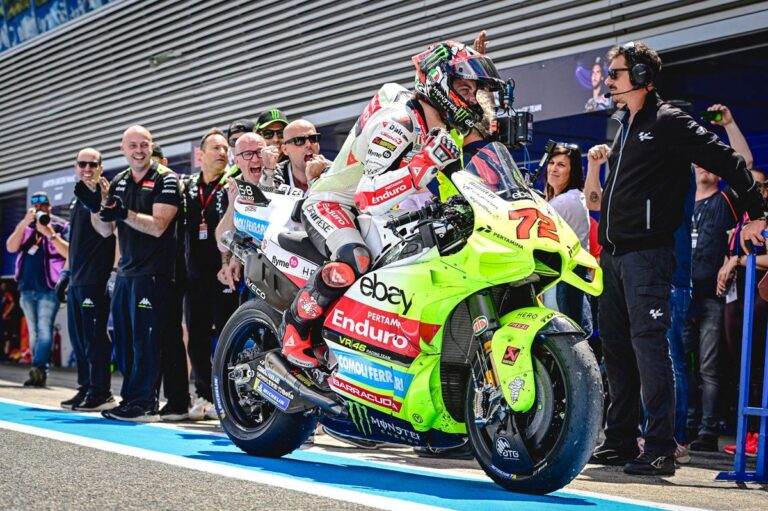 Bezzecchi credits Rossi for resolving "stupid" clutch issues in MotoGP