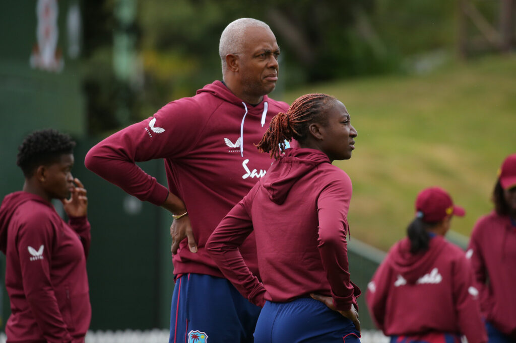 Courtney Walsh named consultant for Zimbabwe women